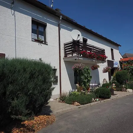 Πανσιόν Nemilek 3*